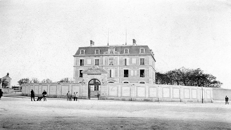 Photo d'archive, vue extérieur de l'ancienne banque de France de Chaumont dont le bâtiment accueille aujourd'hui le Signe