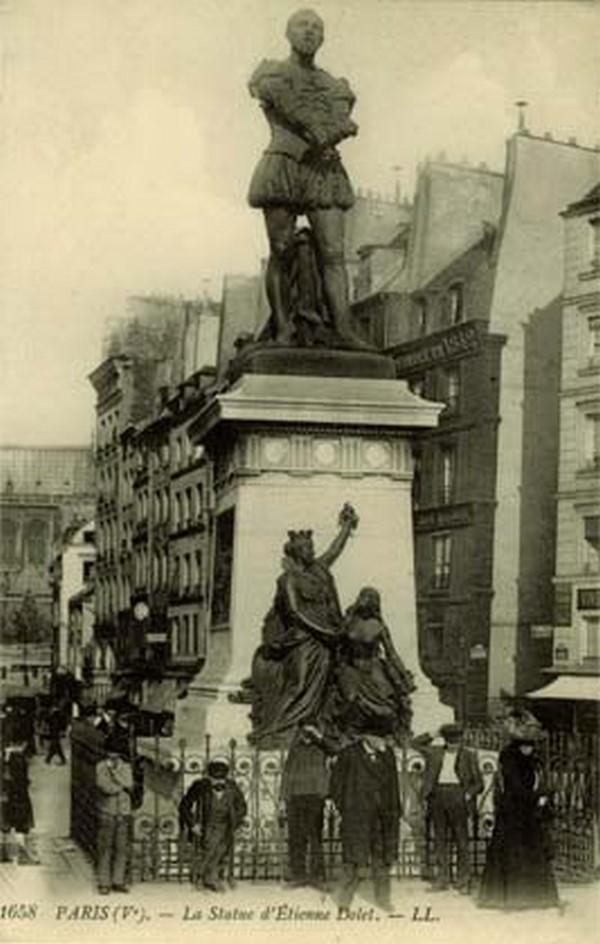 Vue du Monument à Étienne Dolet place Maubert à Paris